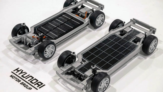 Comparación entre una transmisión convencional para vehículos eléctricos (izquierda) y la configuración Uni Wheel (derecha). Comparación entre una transmisión convencional para vehículos eléctricos (izquierda) y la configuración Uni Wheel (derecha).