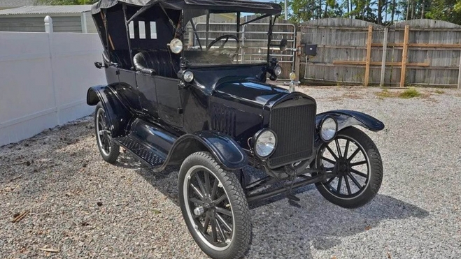 El Ford Model T de Henry Ford representa el espíritu de visionario y disruptivo de Musk.