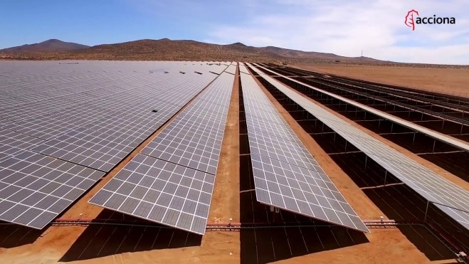 Ejemplo de granja solar instalada por Acciona en América Latina
