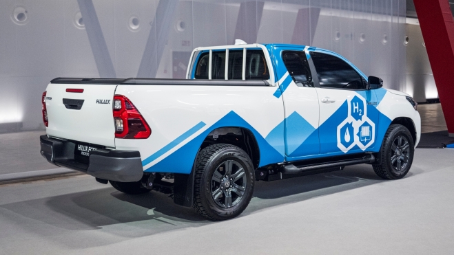 Además de coches como la Hilux FCEV, Toyota quiere utilizar pilas de combustible en camiones, barcos, etc. Además de coches como la Hilux FCEV, Toyota quiere utilizar pilas de combustible en camiones, barcos, etc.