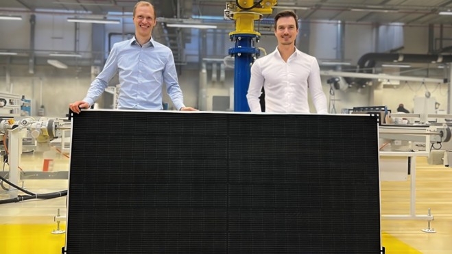 Las placas solares de Phytonics llaman la atención por la tonalidad oscura que poseen Las placas solares de Phytonics llaman la atención por la tonalidad oscura que poseen