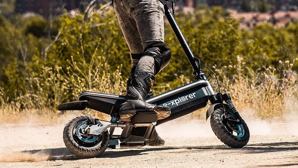 Este patinete eléctrico es un todoterreno con motor de 800 W, doble  suspensión y descuento de 80 euros