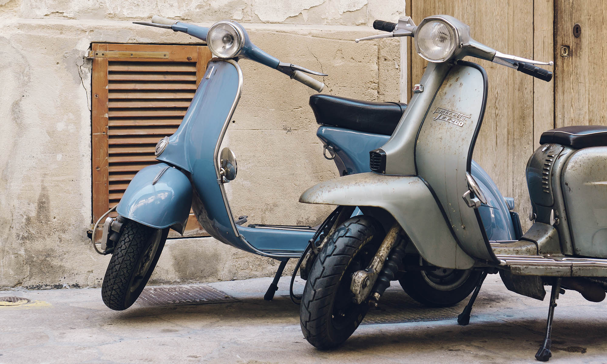 Aunque las copias son cada vez mejores, un scooter Vespa es siempre inconfundible.