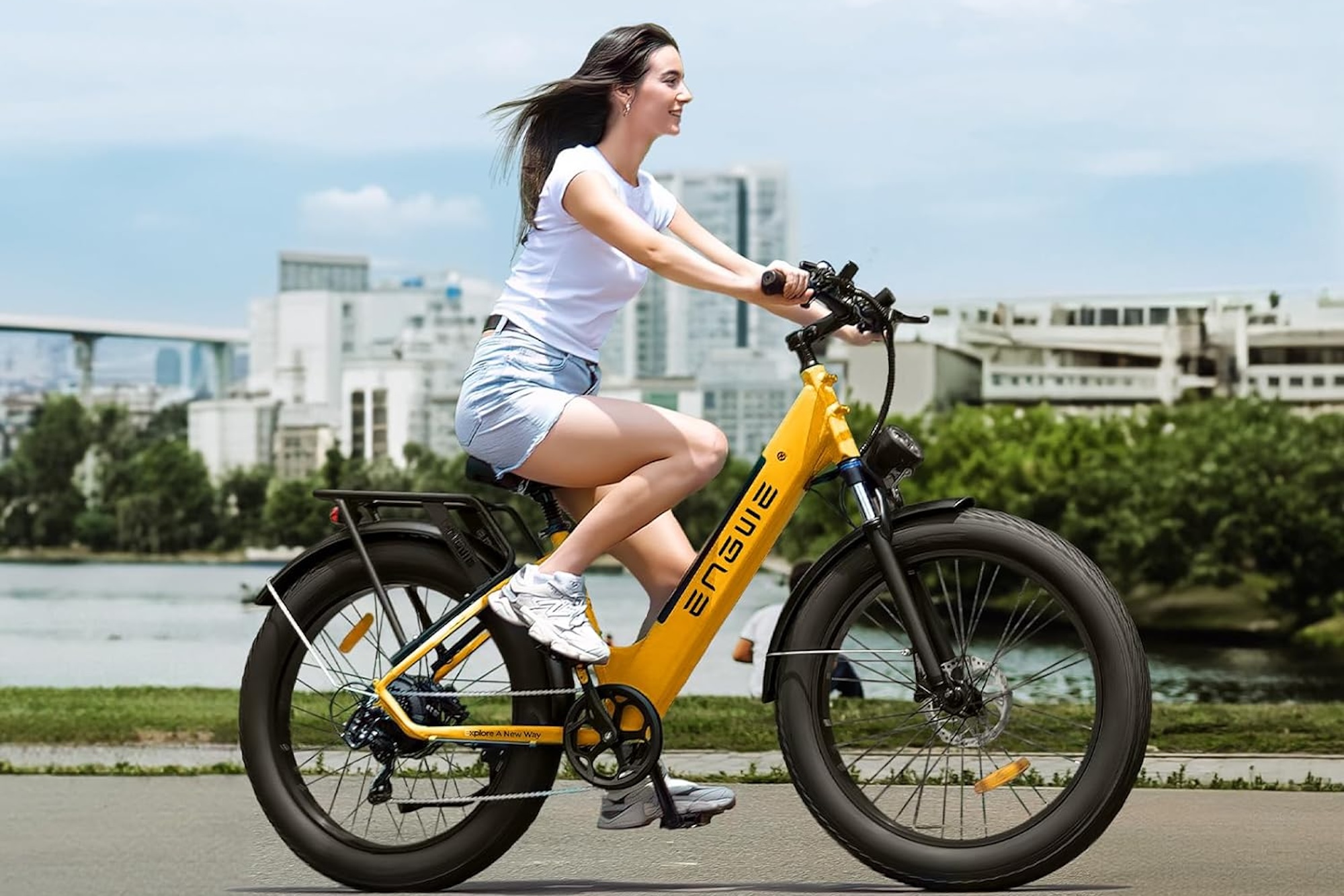 La bicicleta eléctrica de ENGWE tiene ruedas gruesas de 26 pulgadas.