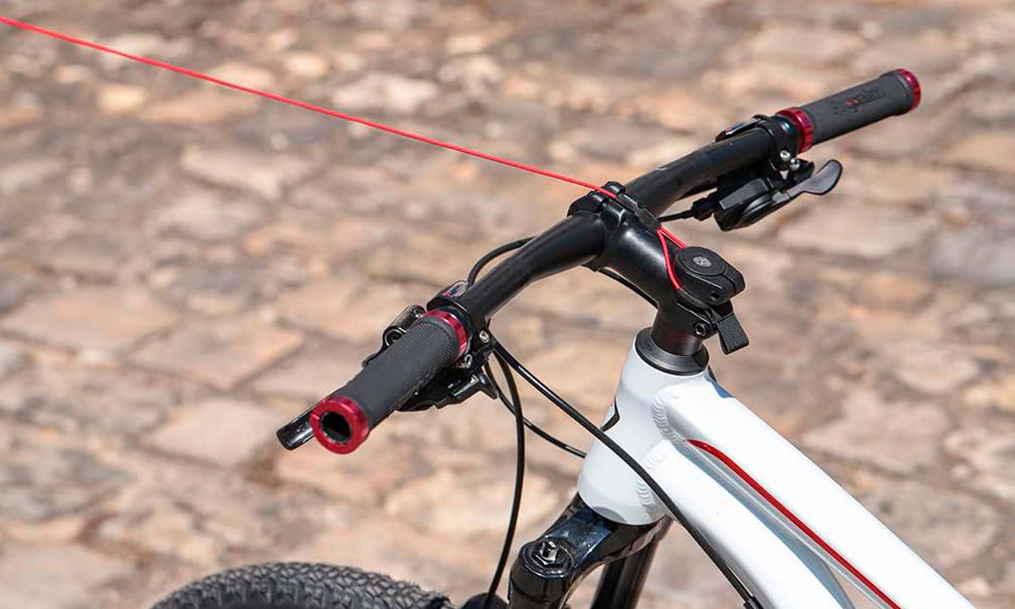 La cuerda remolque para bicicletas suporta hasta 95 kg de peso.