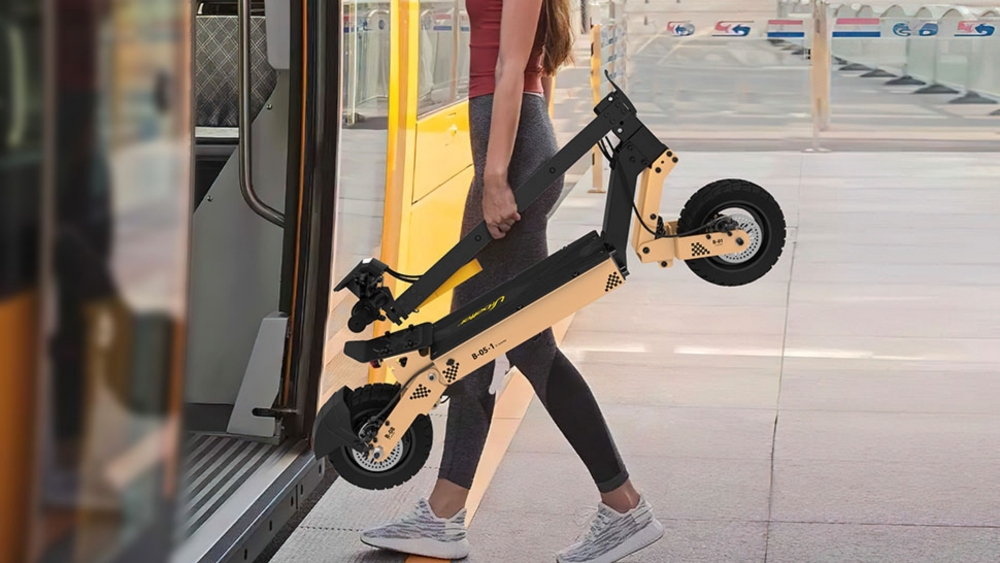 El peso en vacío de este patinete es de unos 29 kg, se puede plegar y transportar en un maletero.