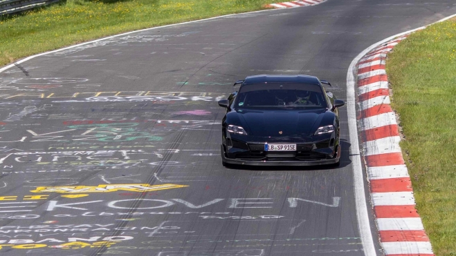 Porsche Taycan Récord Nordschleife Frontal