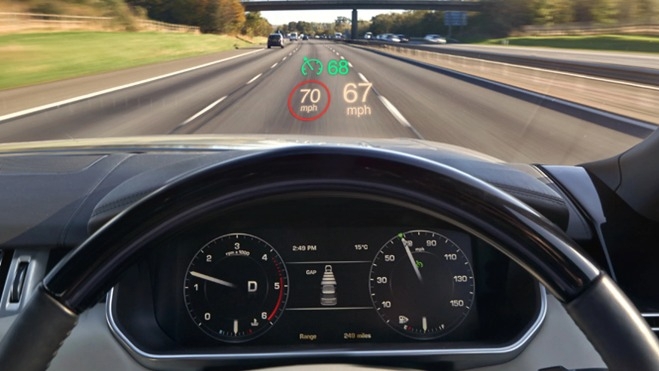 El head up display ya permite reducir distracciones al no consultar pantallas táctiles