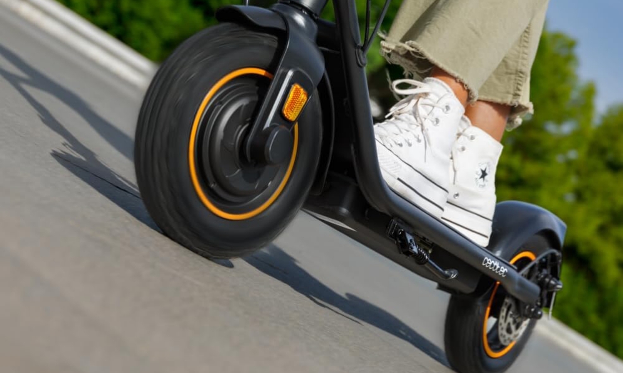 Cambiar 2 ruedas macizas a Patinete Cecotec Bongo, en Madrid