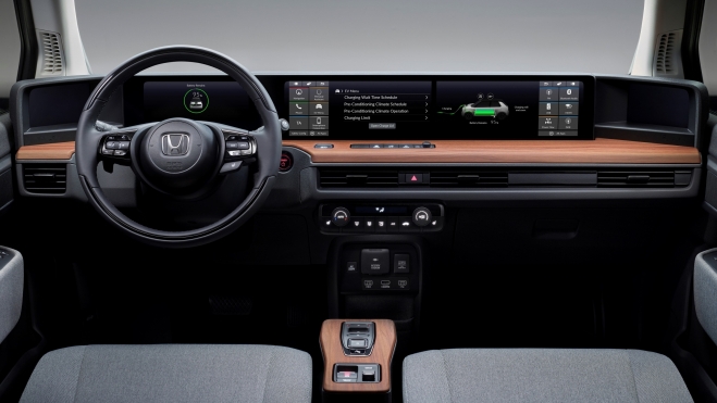 El interior del Honda tiene buena calidad y una importante carga tecnológica.