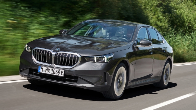 El BMW 530e dispone de la tecnología idónea para lograr esos 100 km eléctricos.