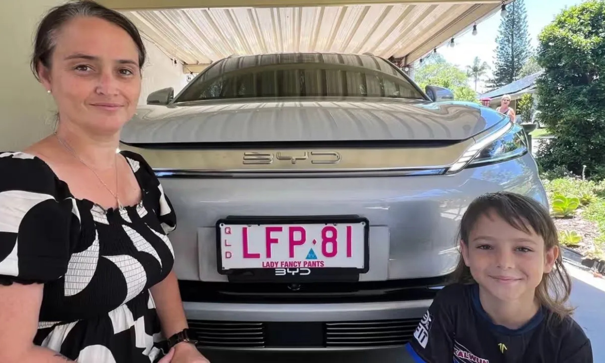 Enchufar el coche eléctrico a una máquina de diálisis le salvó la vida a Levi.