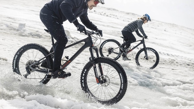 Es aconsejable optar por unos neumáticos de invierno para la bici eléctrica si hay nieve o hielo