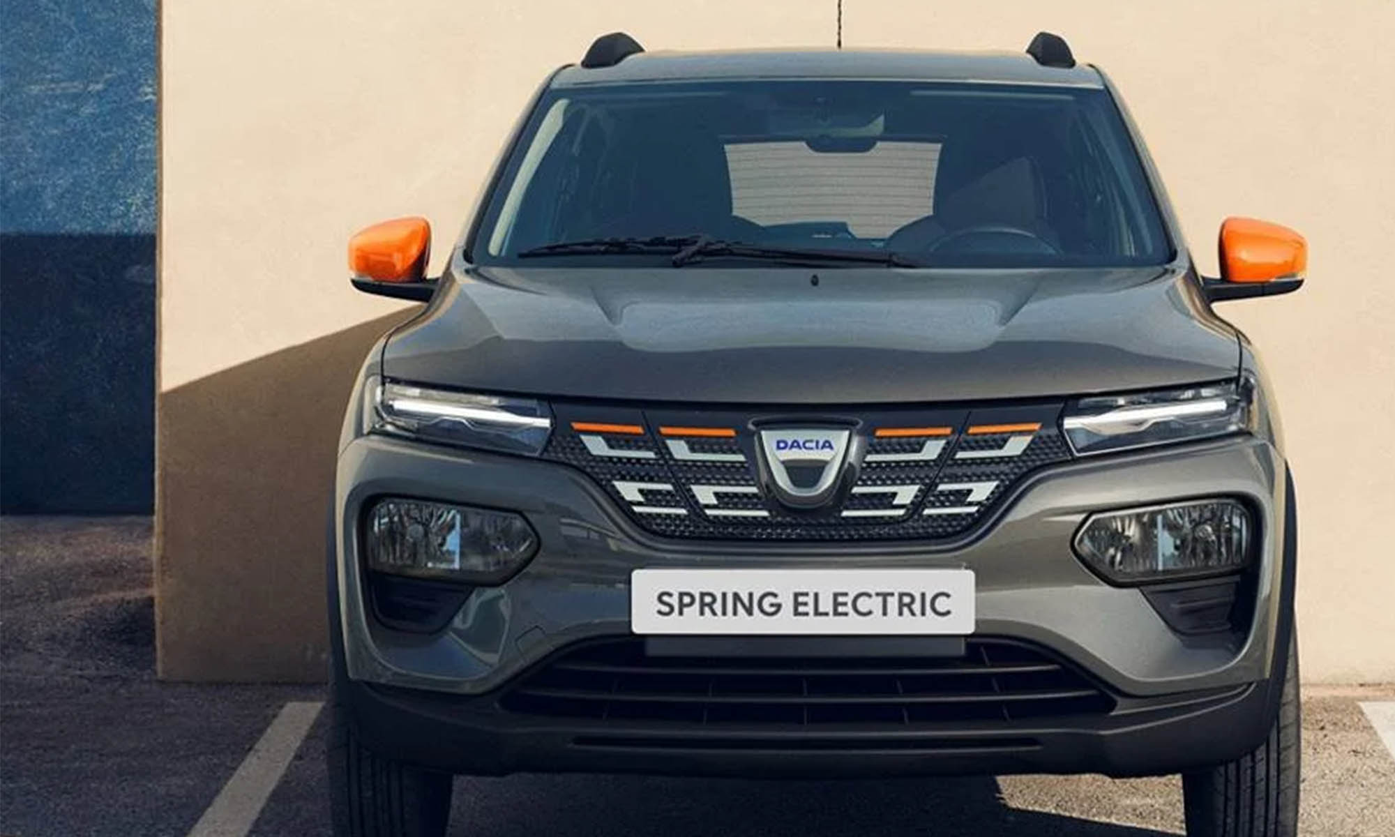 eGT New Energy Automotive, una empresa de Dongfeng, Nissan y Renault es la encargada de producir el Sacia Spring. 