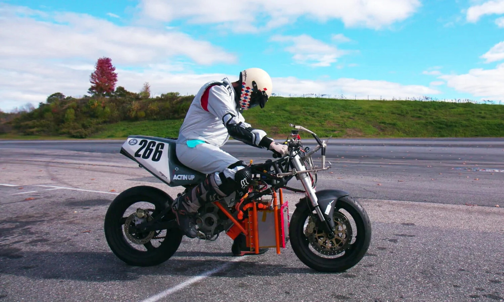 La moto propulsada por hidrógeno ya ha sido probada por ingenieros del MIT.