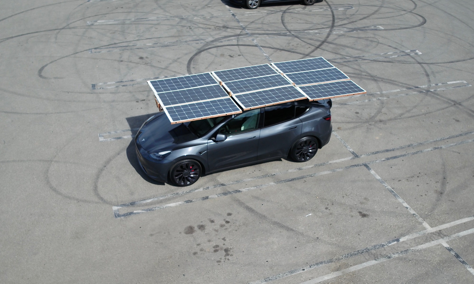 El usuario de Reddit ha incorporado paneles solares para incrementar su autonomía.