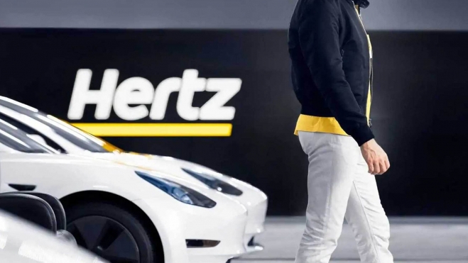 La flota de coches eléctricos Hertz está detrás de muchos de sus sinsabores.