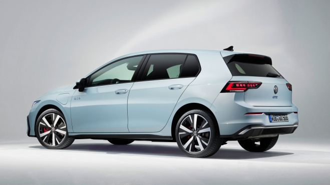 Volkswagen Golf GTE 2024 Trasera