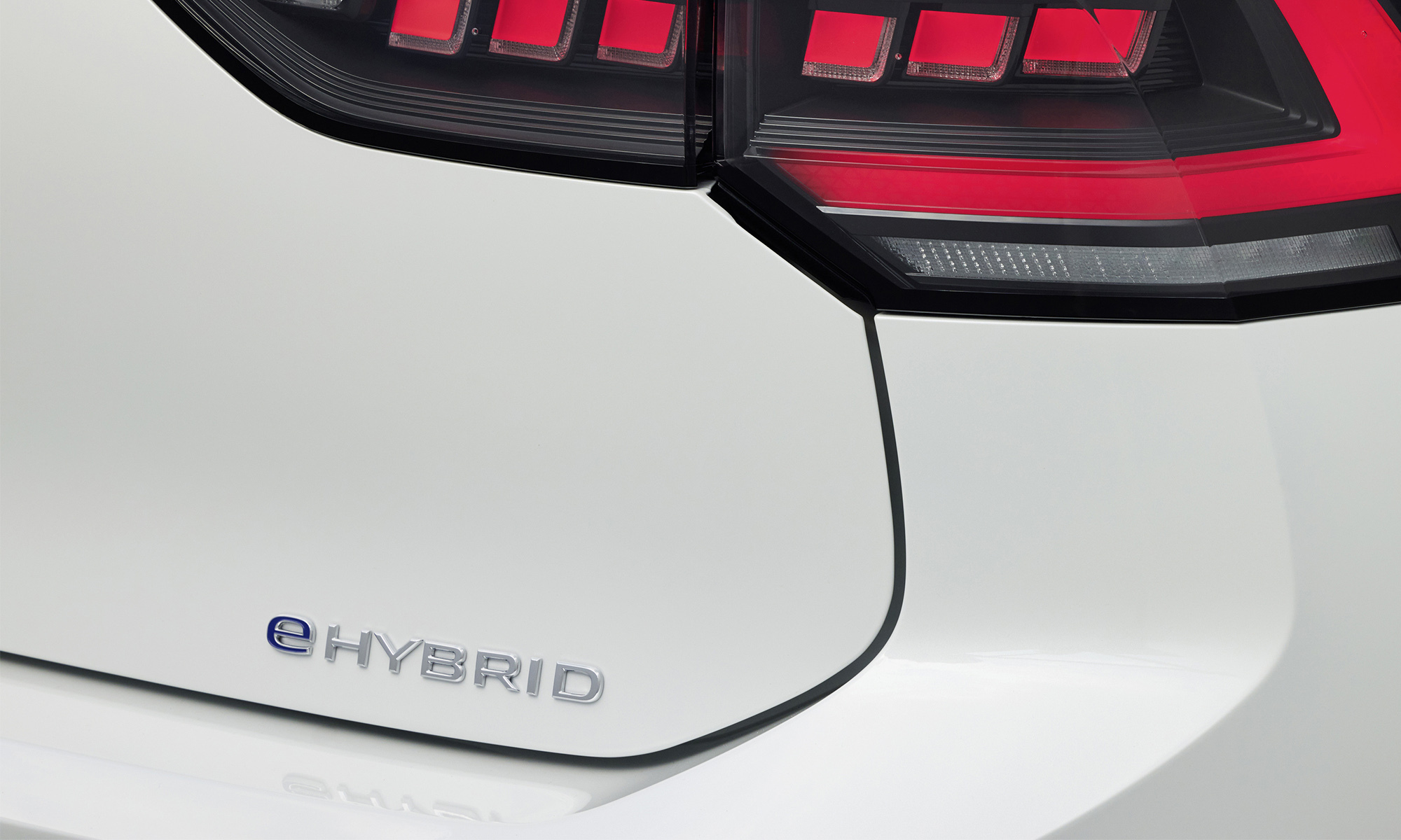 A la escasa lista de híbridos enchufables con autonomía de lujo se une un modelo icónico en la historia del automóvil. 