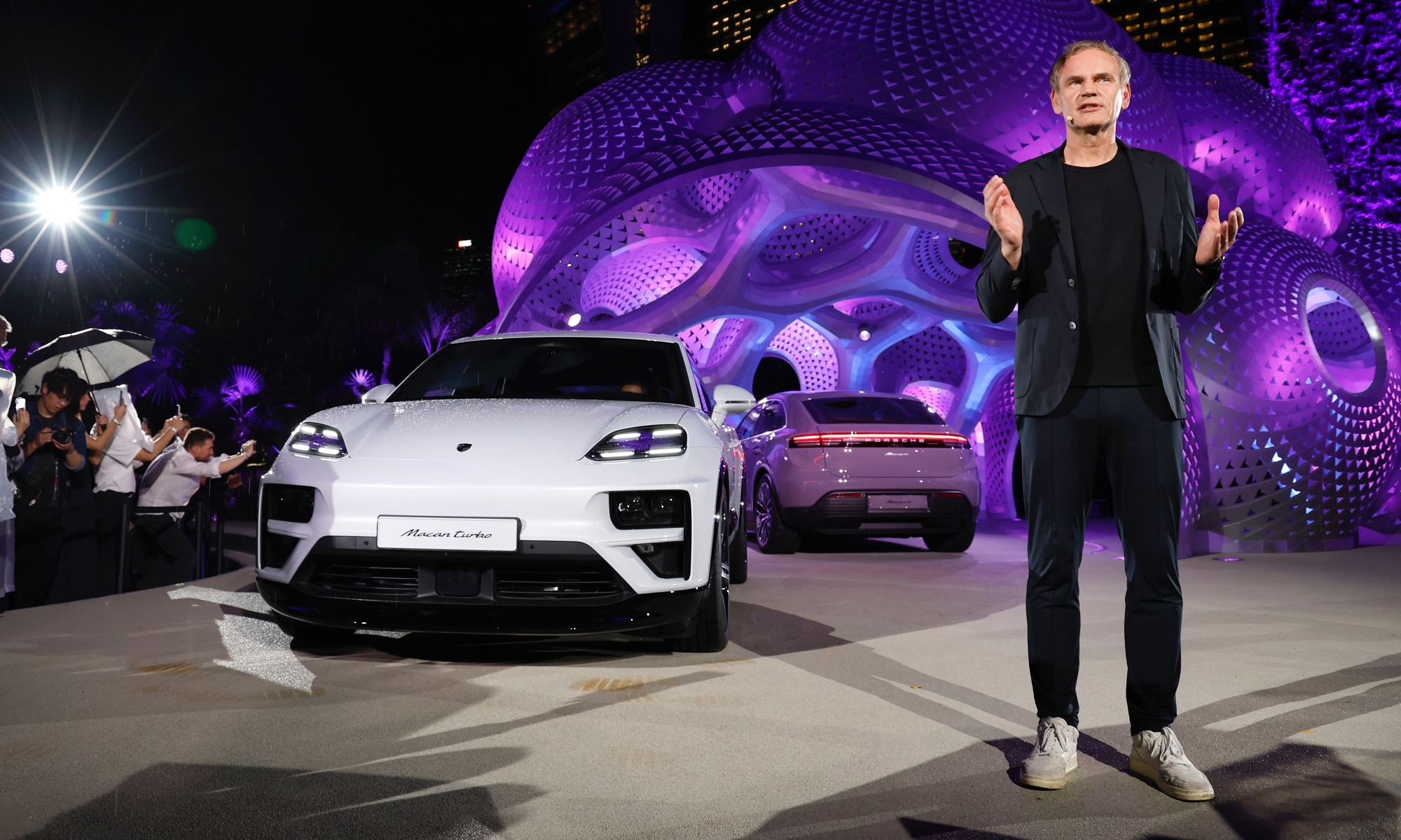 Blume, CEO de Porsche y del Grupo Volkswagen durante la presentación del Macan, 100% eléctrico.