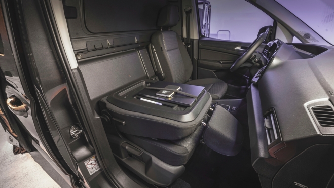 ford TRANSIT CONNECT phev interior
