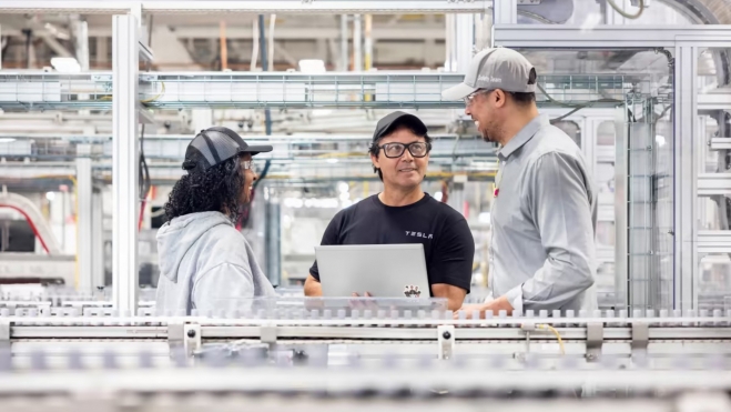 Trabajadores Tesla Fábrica