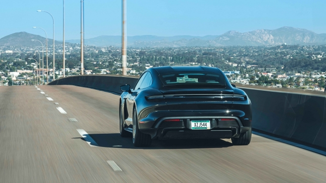 Porsche Taycan 2024 Trasera Porsche Taycan 2024 Trasera