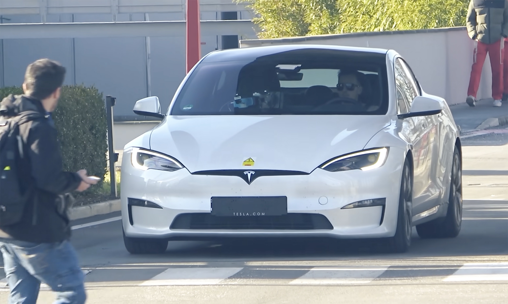 El Tesla Model S Plaid está siendo probado por la propia casa del 'Cavallino Rampante'.