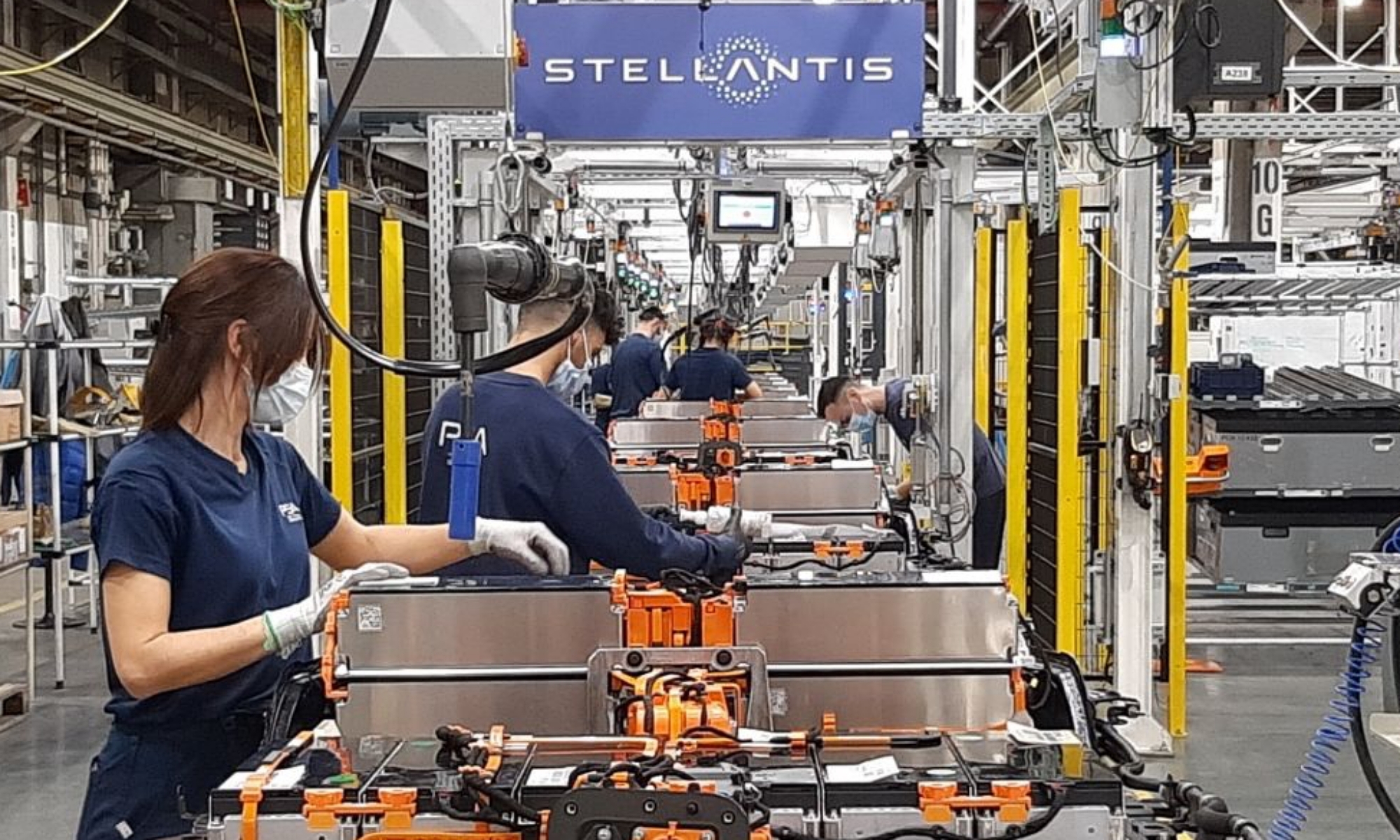 Las fábricas de Vigo y Zaragoza producirán modelos basados en la plataforma STLA Small.