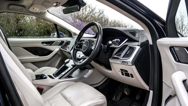 Jaguar i pace carlos iii interior