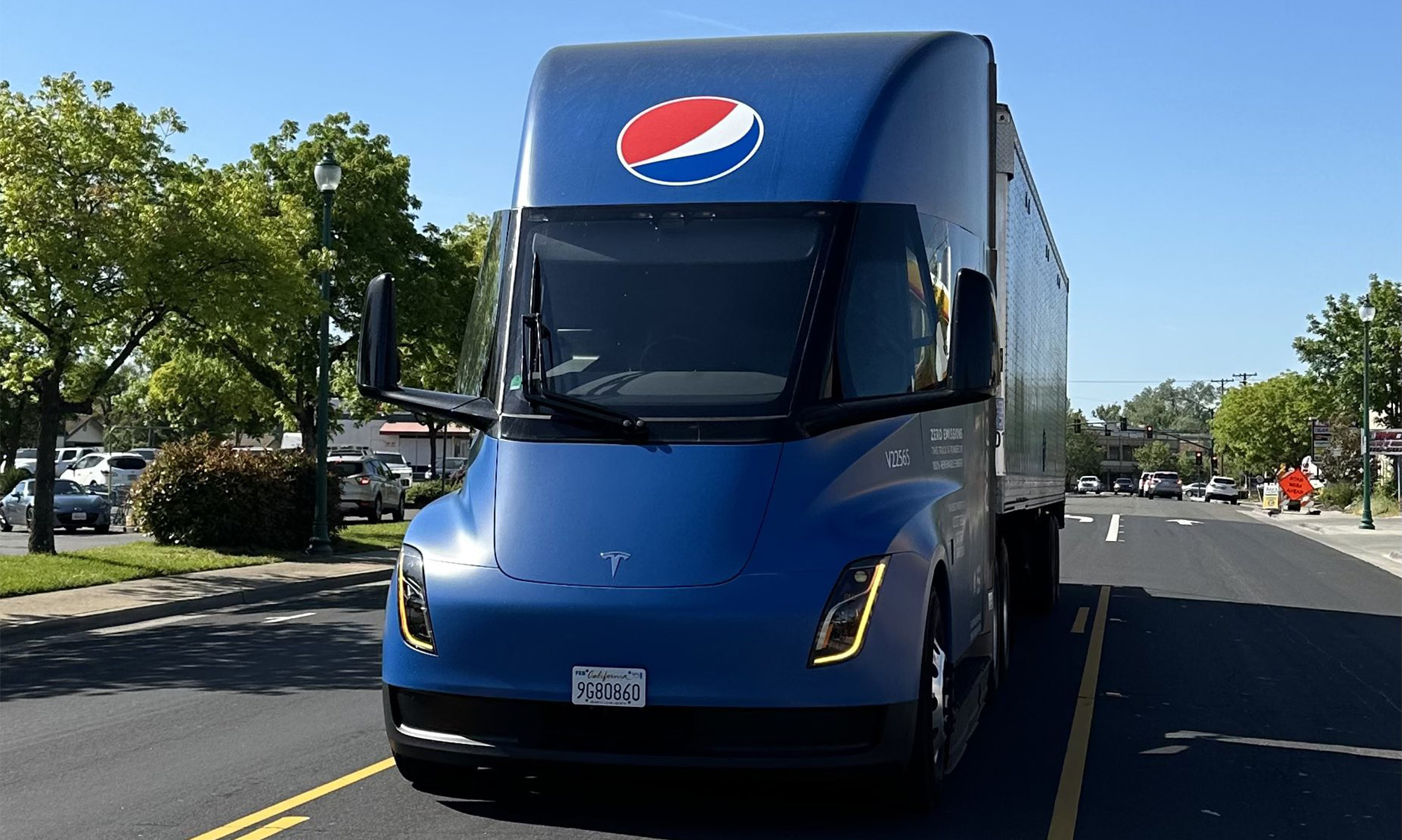 El Tesla Semi dispone de tres motores cero emisiones.