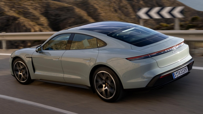 En su momento, el coche le costaría no menos de 170.000 euros, si es la versión Turbo. En su momento, el coche le costaría no menos de 170.000 euros, si es la versión Turbo.