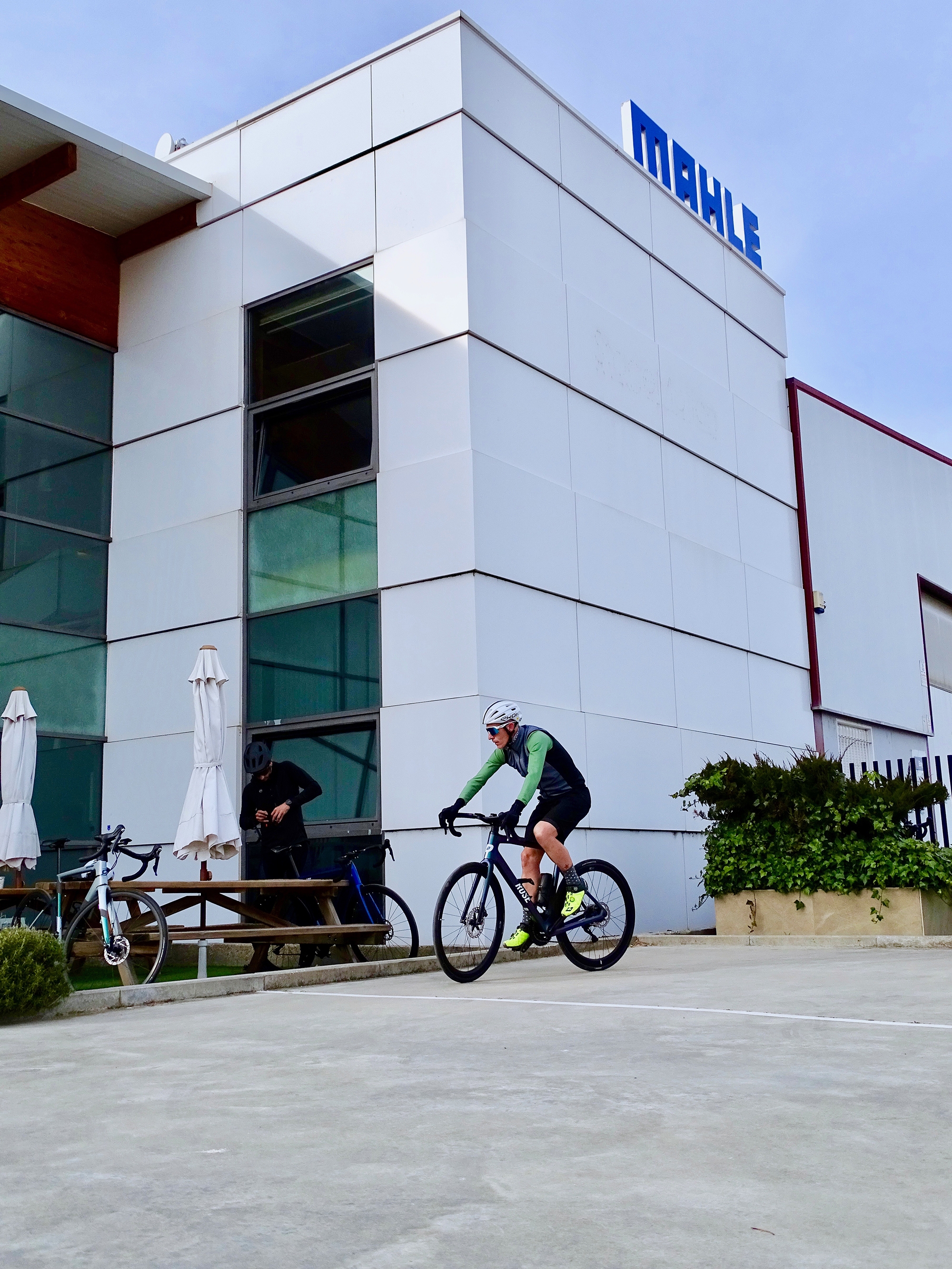 José Escotto, responsable de la sección Bicicletas Eléctricas de Híbridos y Eléctricos, en las instalaciones de Mahle en Palencia