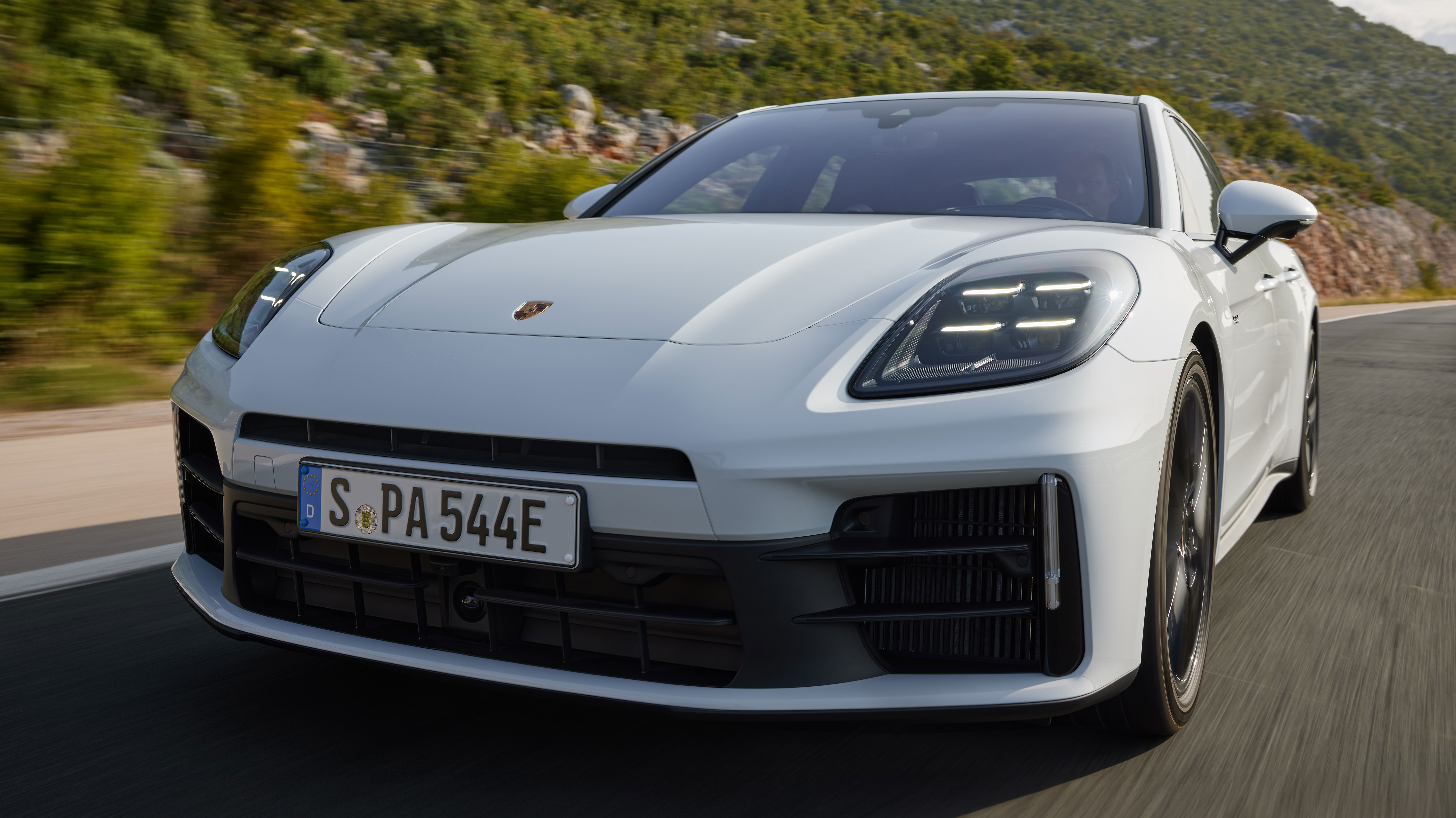 El Porsche Panamera EV llegará al mercado en 2027 y se unirá a una ya extensa gama eléctrica.