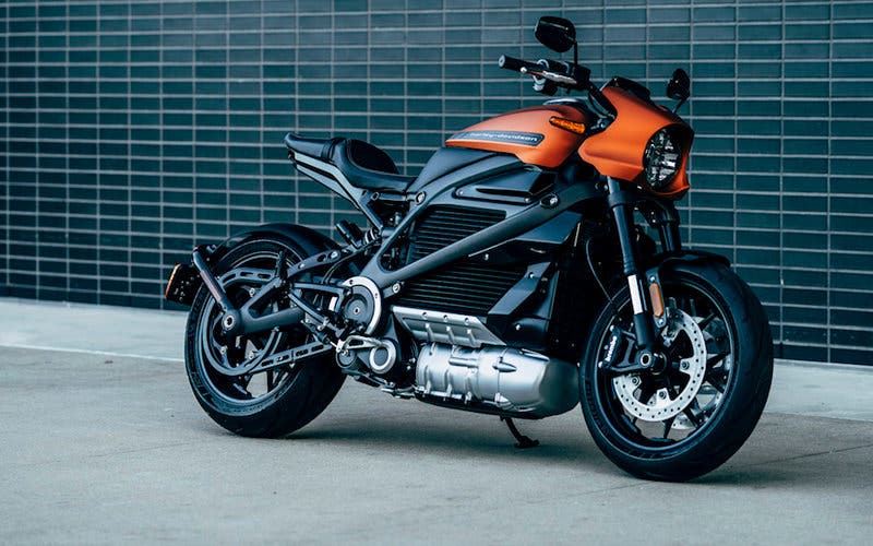  Harley-Davidson pone a la venta en España su primer modelo eléctrico, el Livewire. 