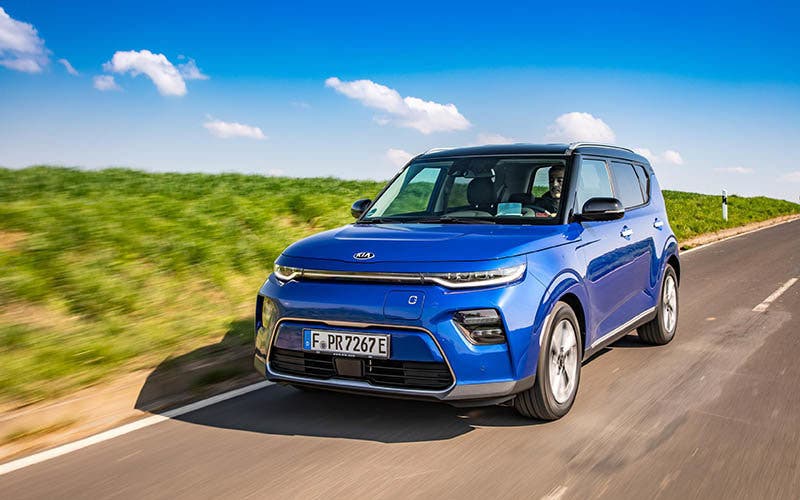  Kia e-Soul: la nueva generación del crossover urbano eléctrico llega en 2019. 