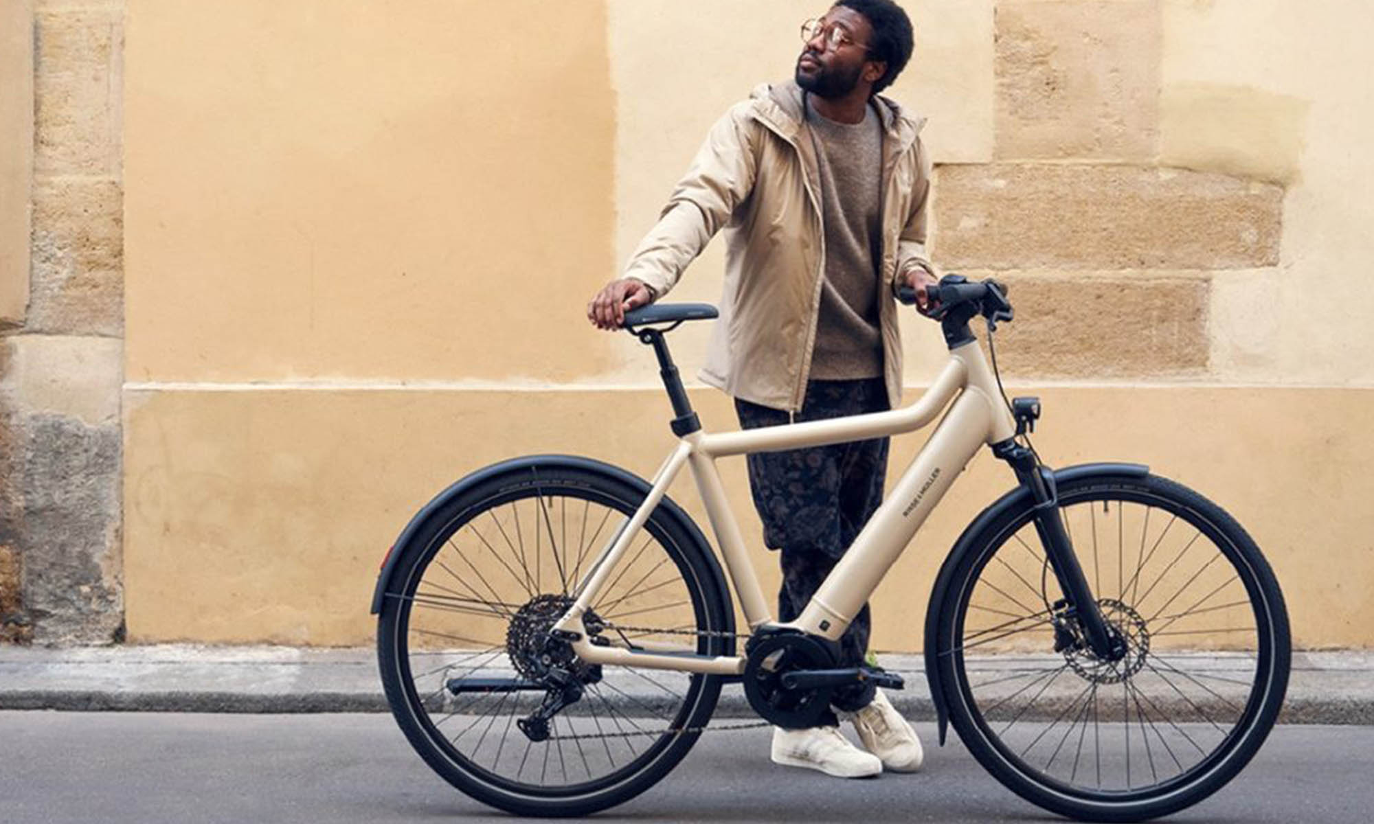 La Riese&Müller Culture es una bicicleta urbana destinada a los que no quieren prescindir del ejercicio físico.