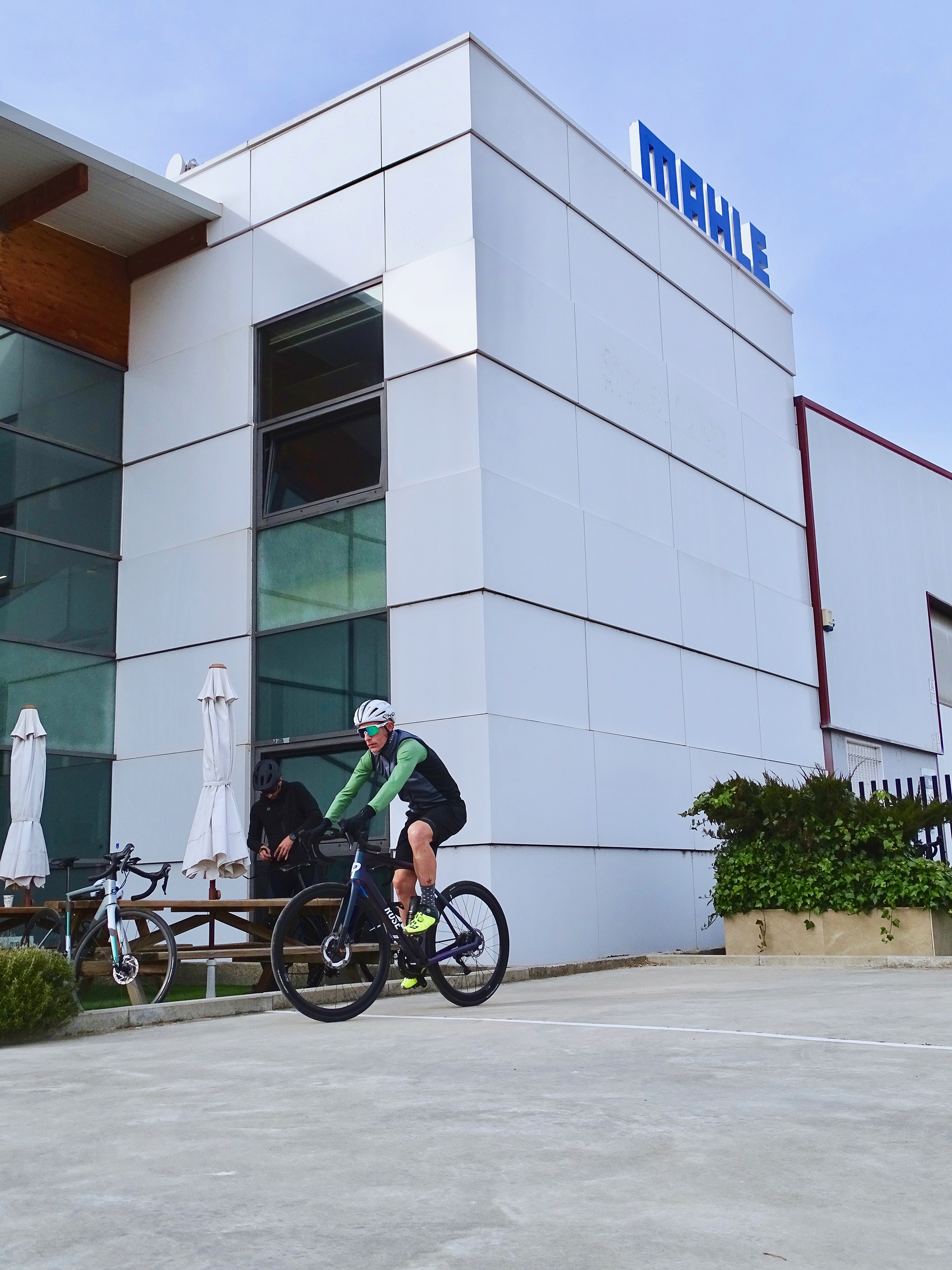 José Escotto, responsable de la sección Bicicletas Eléctricas de Híbridos y Eléctricos, en las instalaciones de Mahle en Palencia