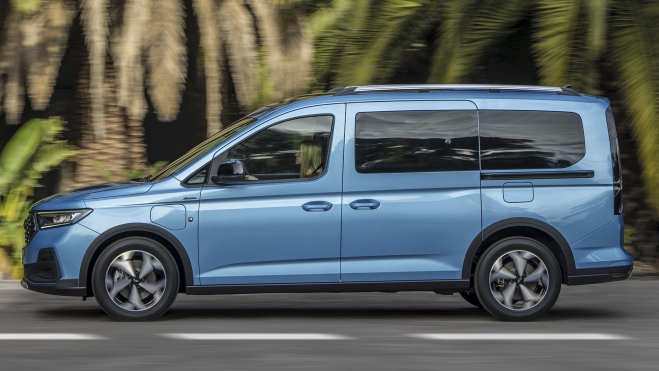 Supera los 100 km de autonomía eléctrica. Supera los 100 km de autonomía eléctrica.