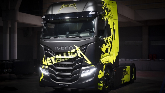 Iveco está personalizando los camiones para la gira.