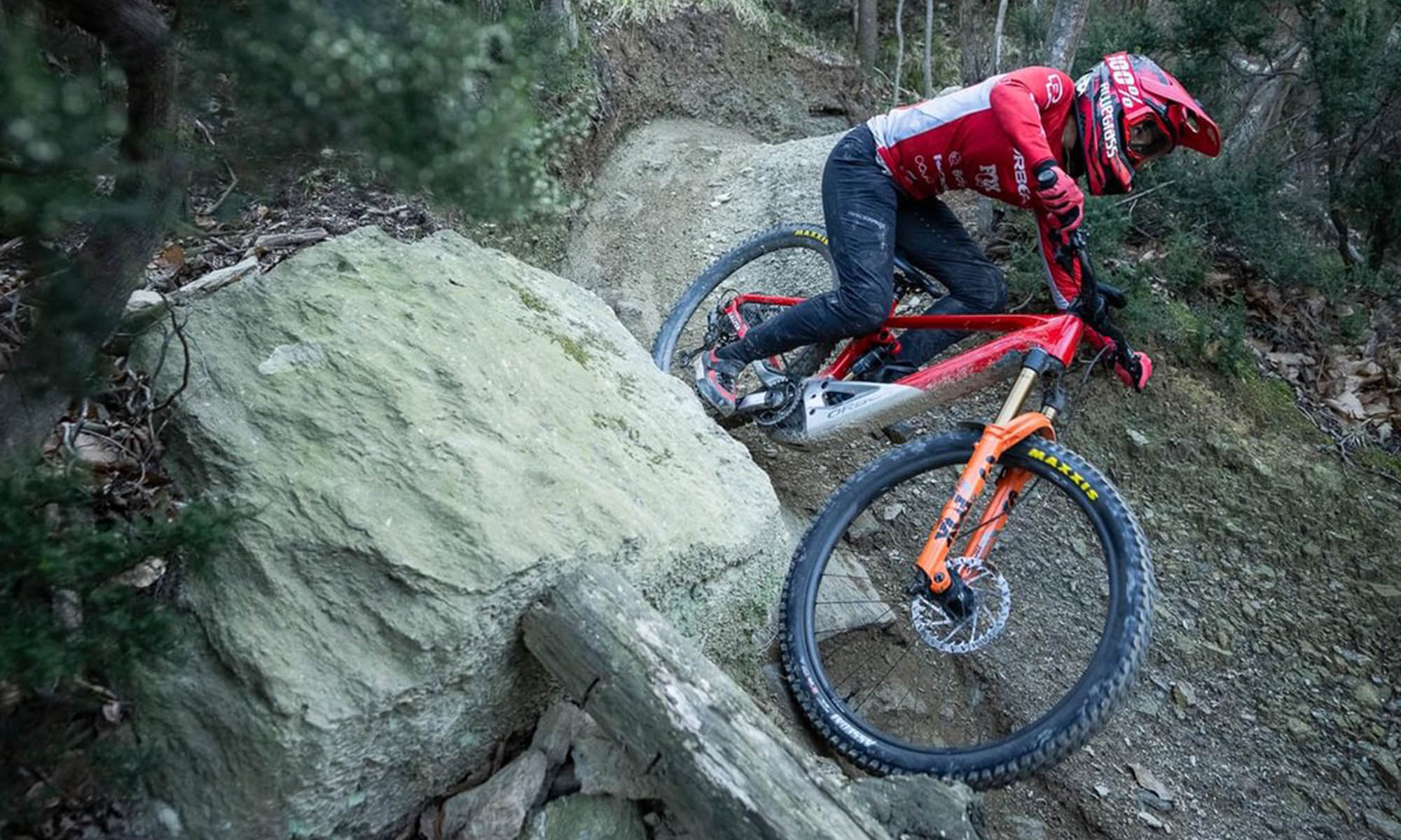 Flo Espiñeira y la Orbea Wild en una prueba del campeonato de Enduro.