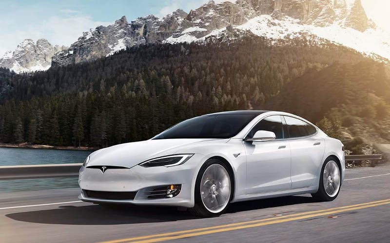  Tesla Model S 2019. 