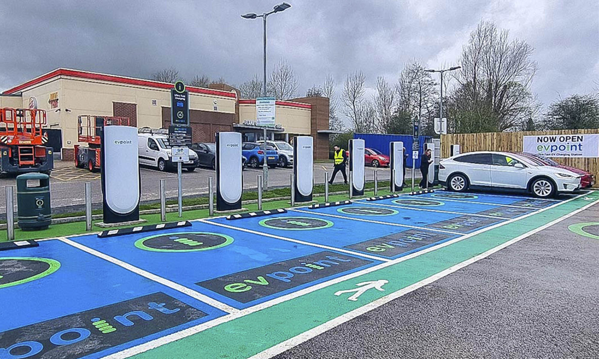 Estación de recarga de coches eléctricos de EG Group en Reino Unido.