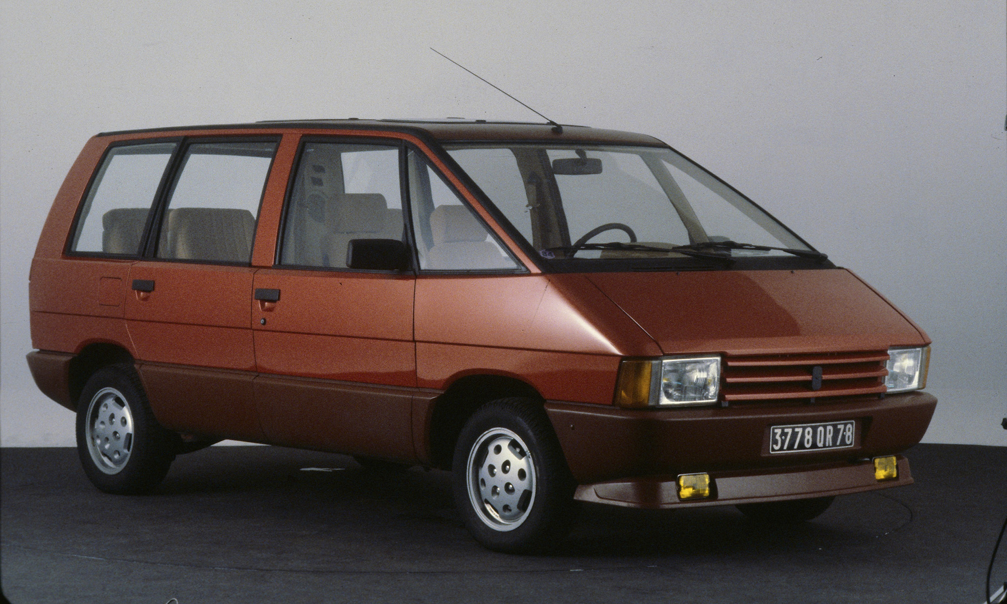 El nuevo monovolumen de Renault podría inspirar su diseño en el Espace de primera generación.