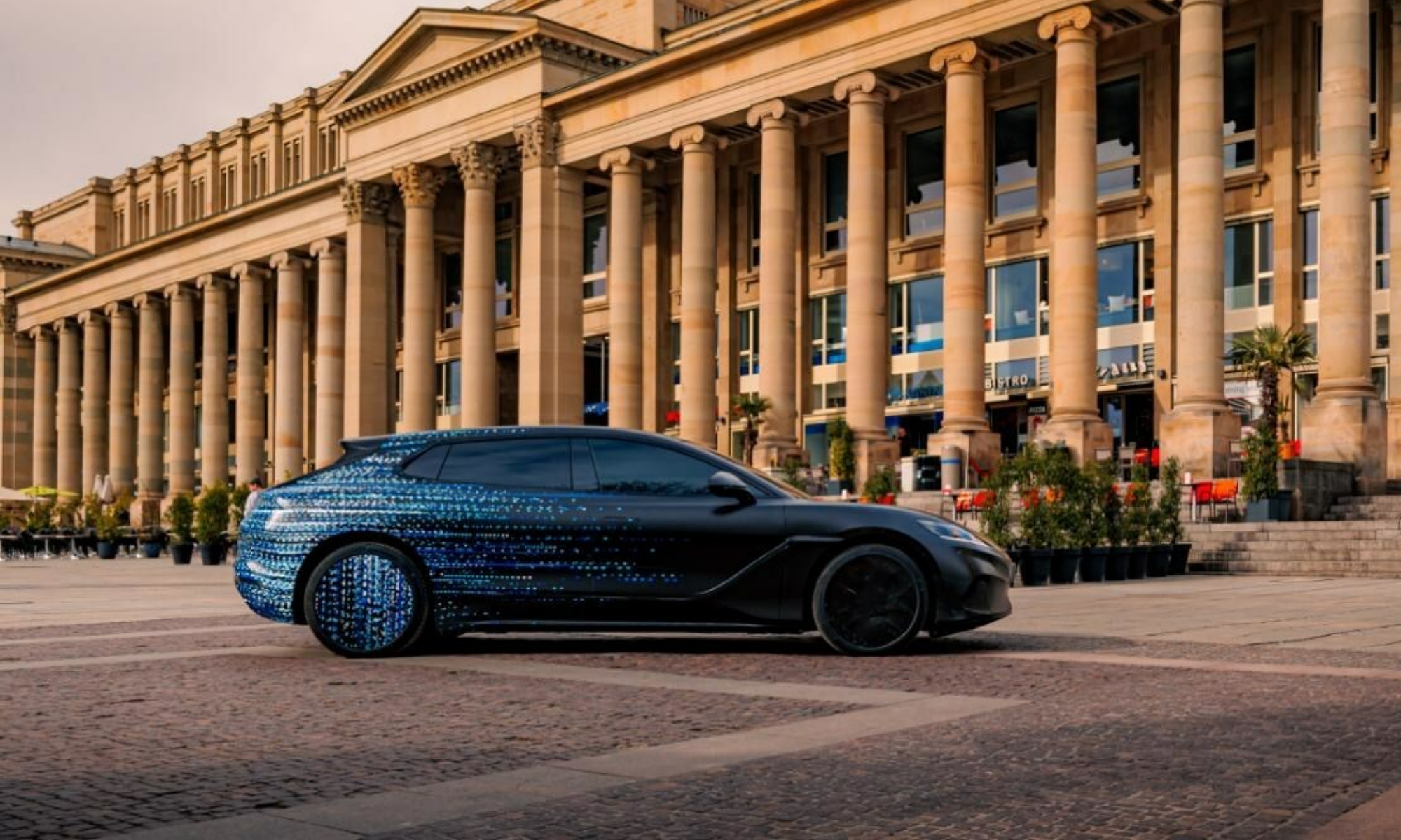 Los primeros detalles nos exponen un coche muy elegante y aerodinámicamente trabajado.