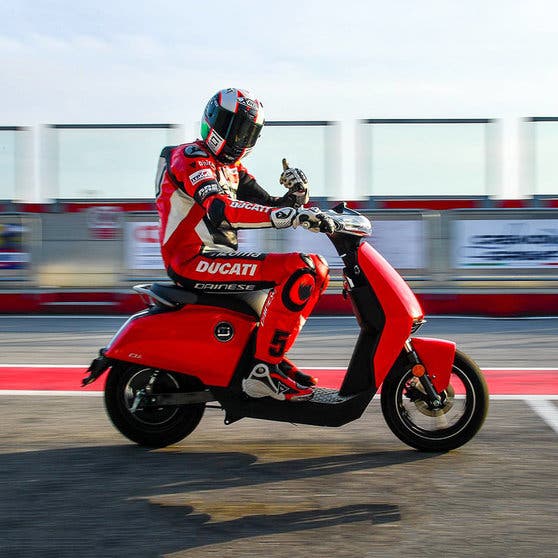  Ducati lanzará su primer scooter eléctrico de la mano de Vmoto. 