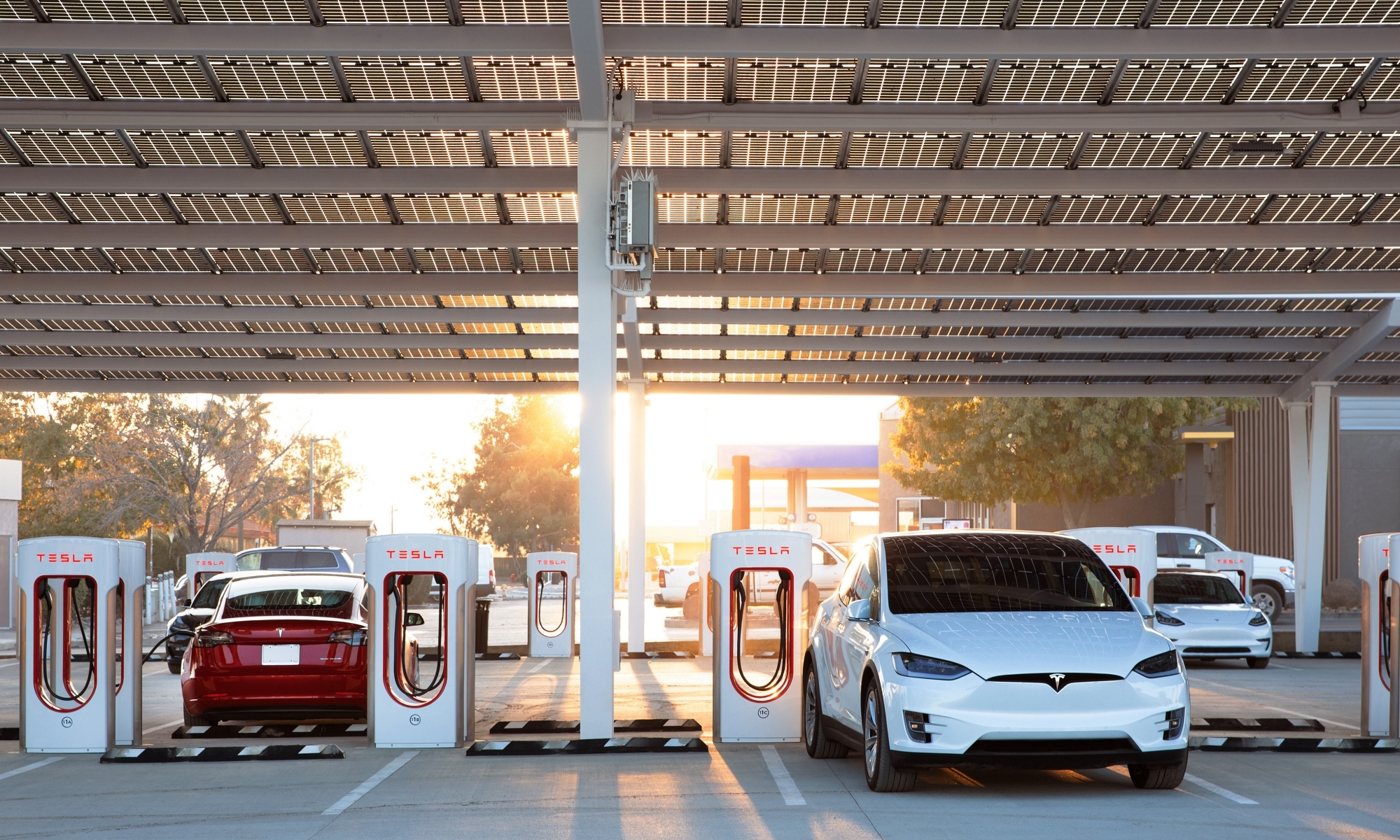 Tesla cuenta con más de 1.000 estaciones de carga rápida en 30 países de Europa.