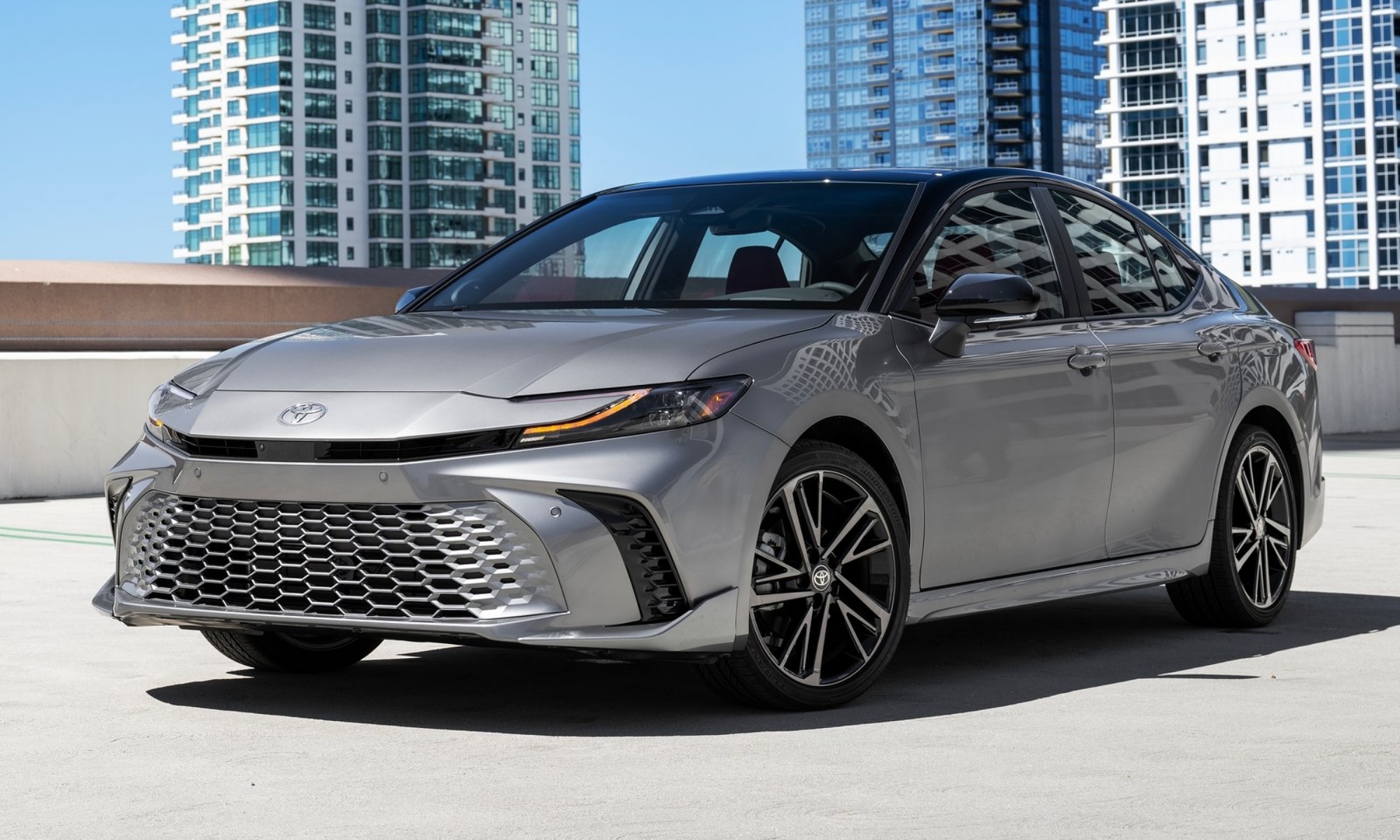 A partir de ahora el Camry sólo estará disponible en formato híbrido para todo el mundo.