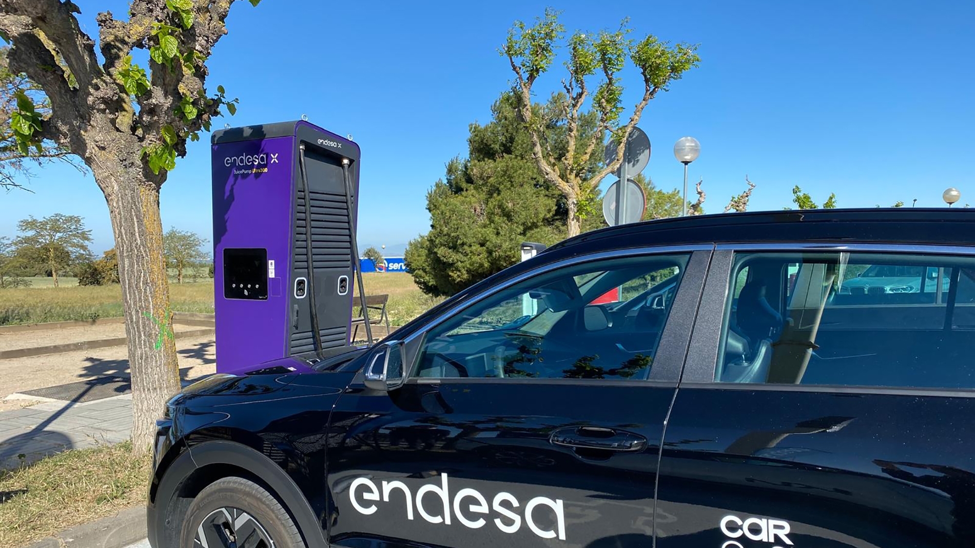 Endesa inaugura su primer hub de cargadores ultrarrápidos en la A-2 en ...