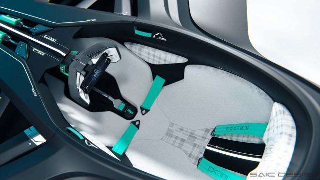 El habitáculo adopta una línea de carreras con toques futuristas. El habitáculo adopta una línea de carreras con toques futuristas.